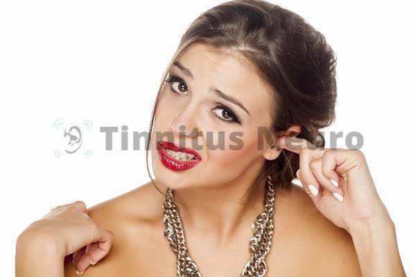 Серная пробка приводит к глухоте на одно ухо